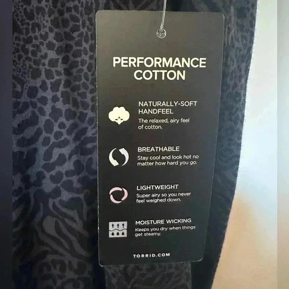 NWT Torrid Active Short Sleeve Top with Open Back - Picture 5 of 6